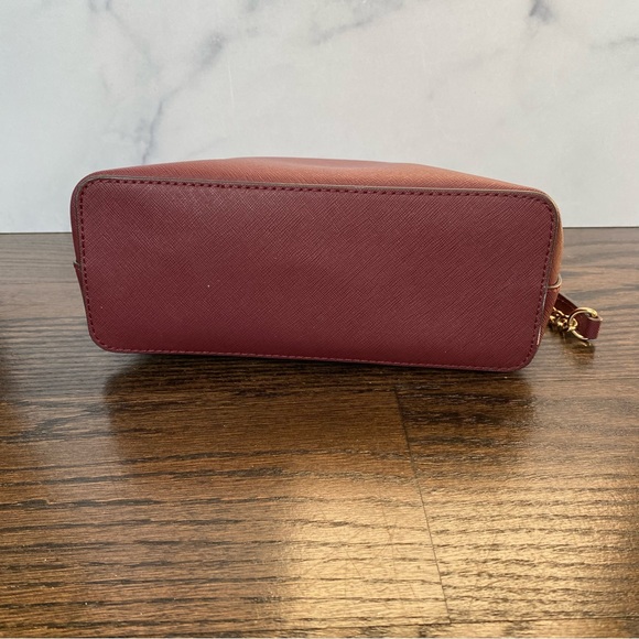 Michael Kors Cindy Saffiano Dome Crossbody - Picture 4 of 7